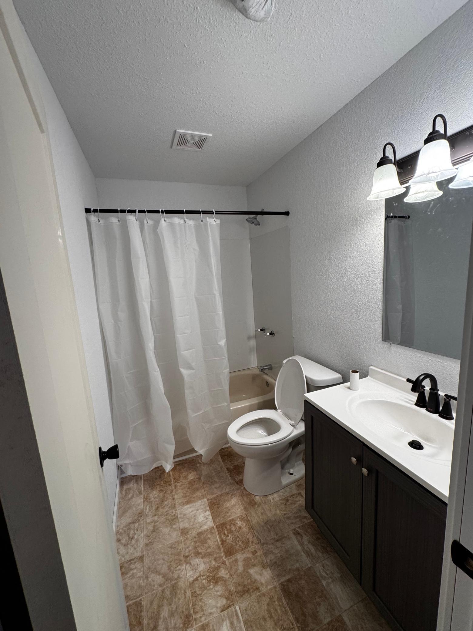 Kasota Unit 1 bathroom 1.jpg