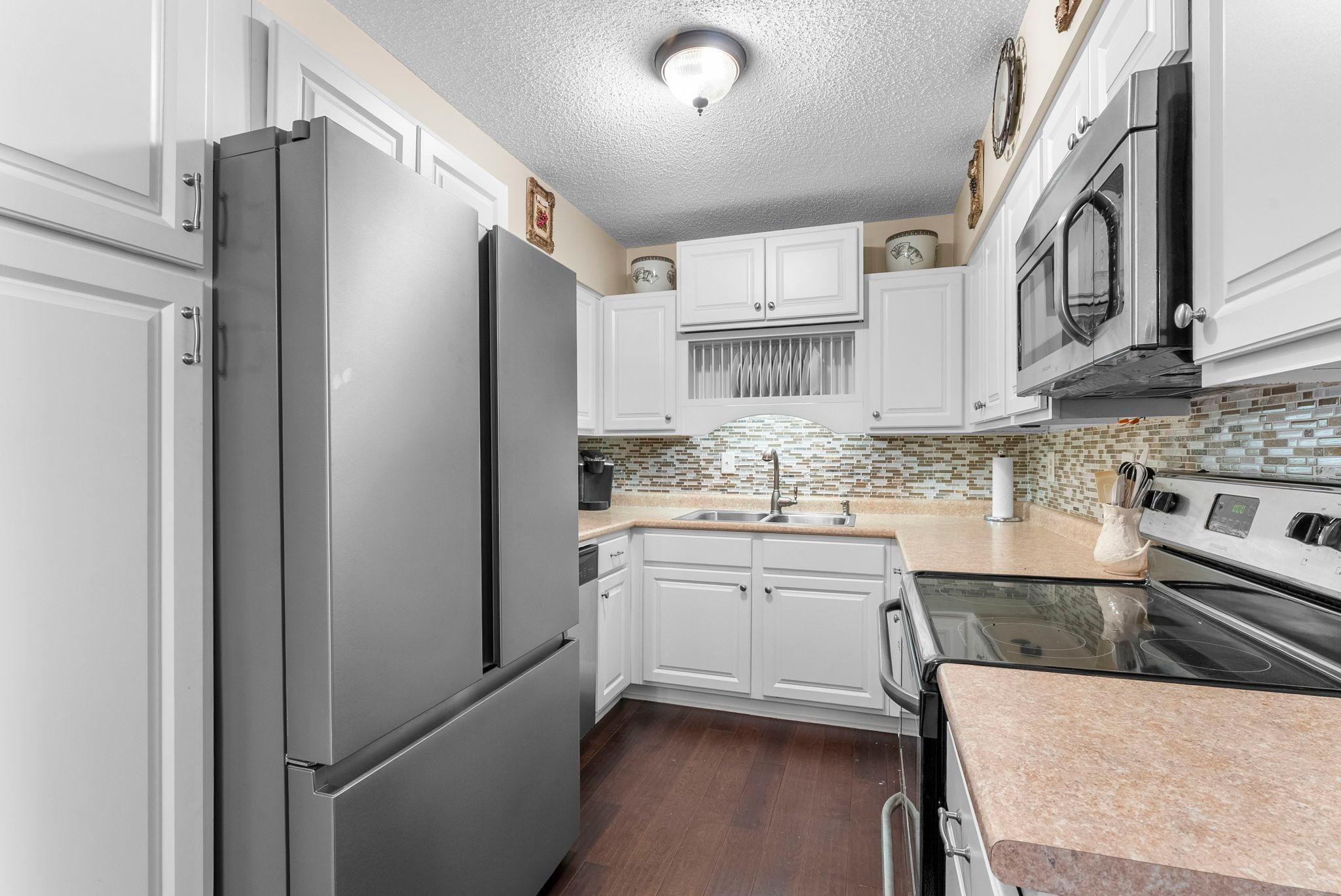 13-web-or-mls-1150 Dellwood St S 306-88.jpg