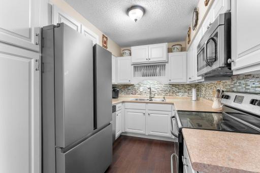 13-web-or-mls-1150 Dellwood St S 306-88.jpg