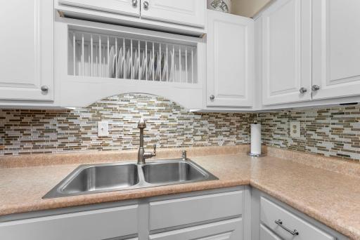 15-web-or-mls-1150 Dellwood St S 306-98.jpg