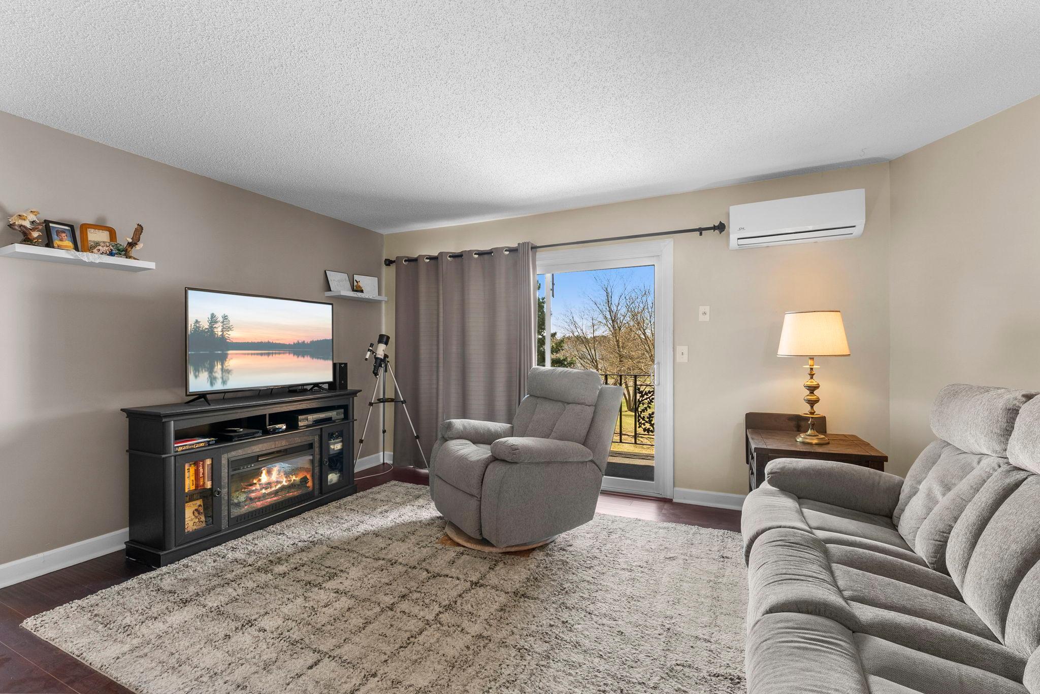 18-web-or-mls-1150 Dellwood St S 306-113.jpg