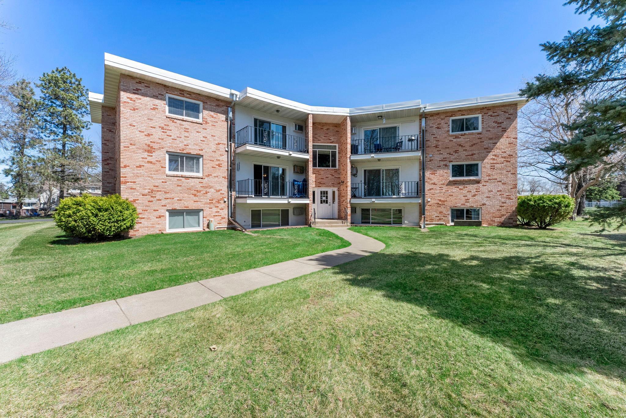 3-web-or-mls-1150 Dellwood St S 306-8.jpg