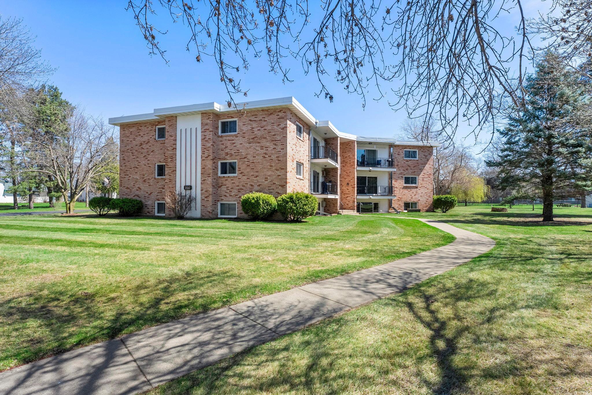 2-web-or-mls-1150 Dellwood St S 306-3.jpg