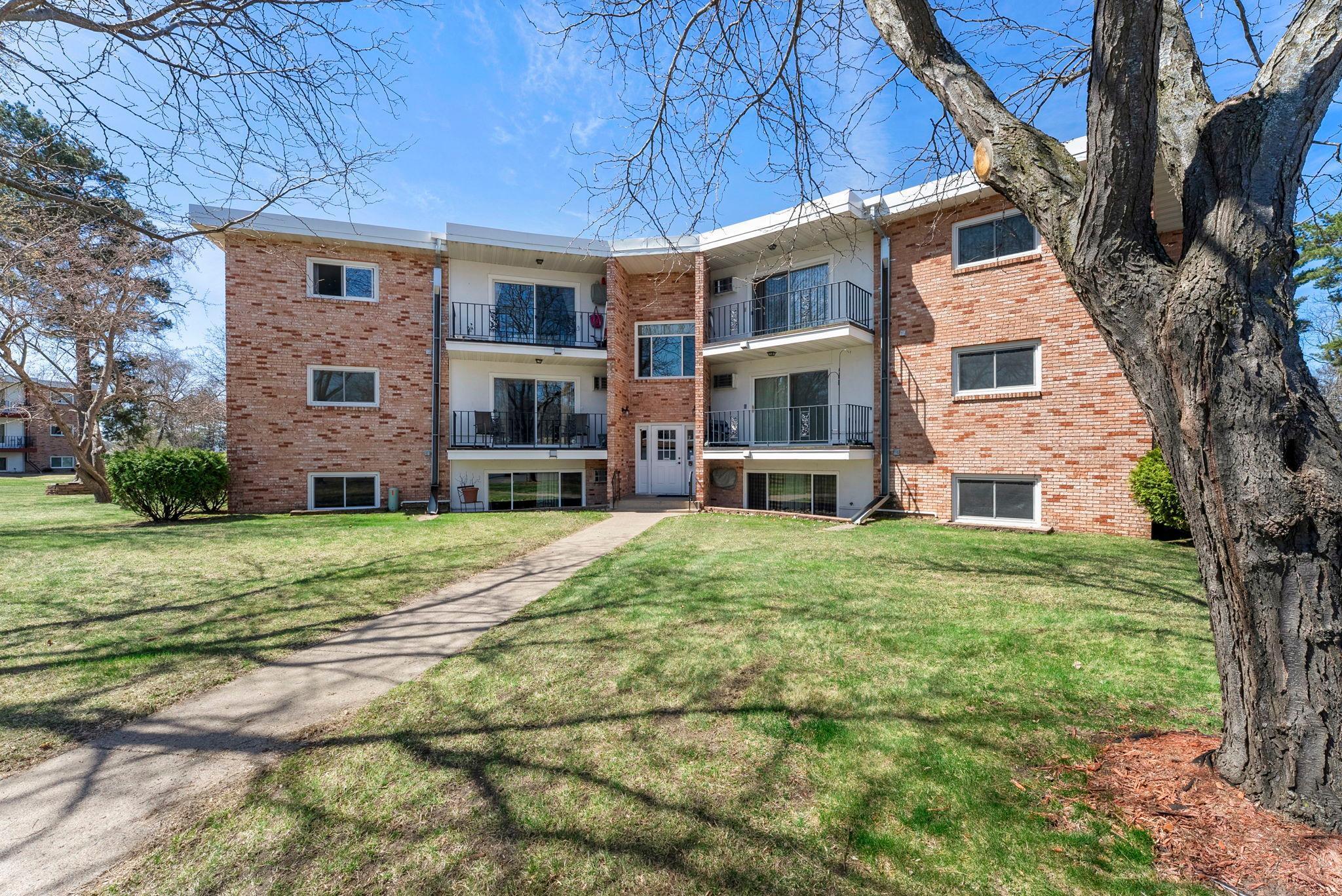 5-web-or-mls-1150 Dellwood St S 306-38.jpg