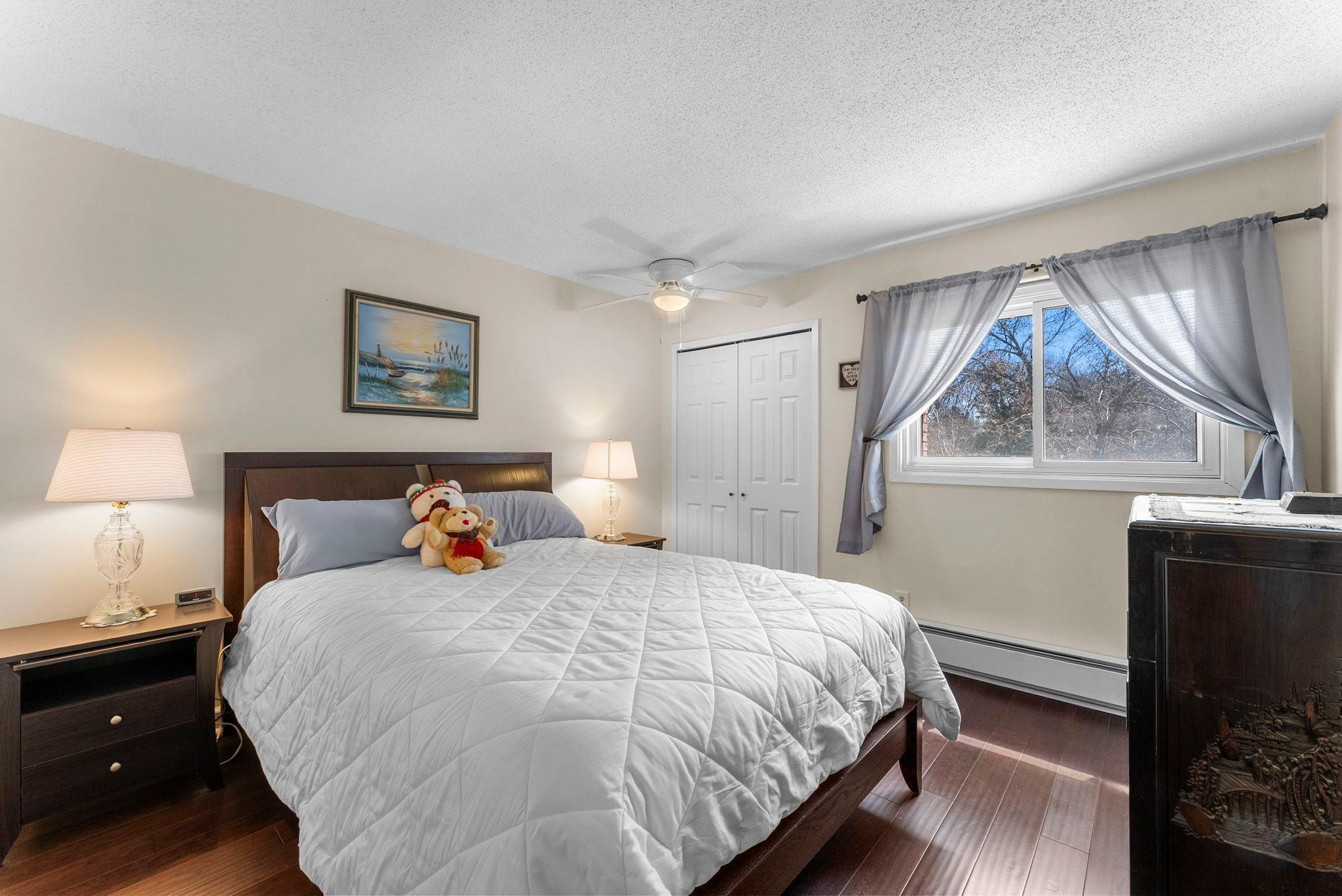 25-web-or-mls-1150 Dellwood St S 306-148.jpg