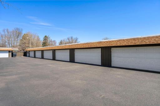 34-web-or-mls-1150 Dellwood St S 306-18.jpg