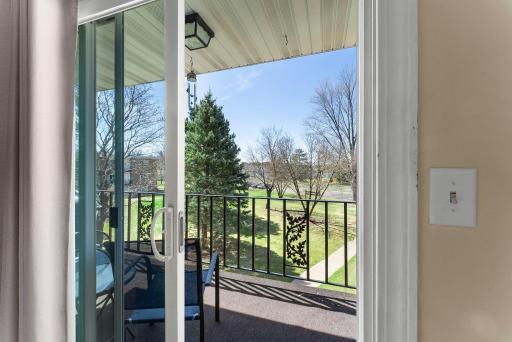 24-web-or-mls-1150 Dellwood St S 306-145.jpg