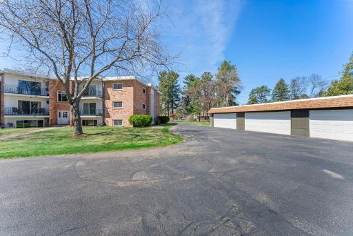 35-web-or-mls-1150 Dellwood St S 306-23.jpg