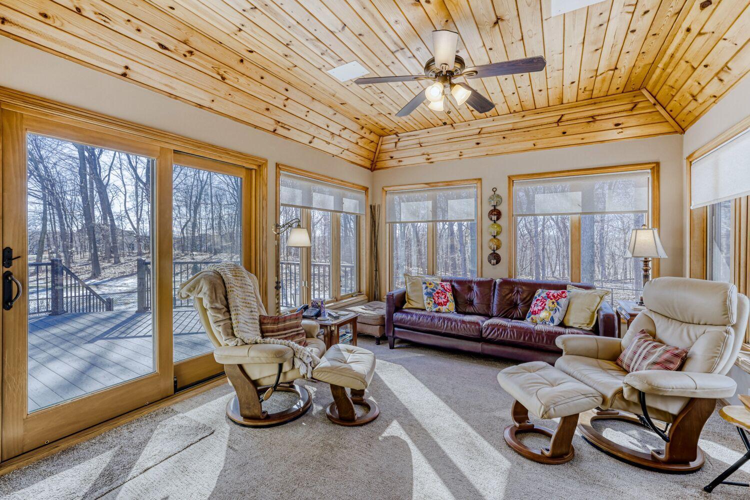 7945 Ranchview Ln N - Web Quality - 014 - 14 Family Room.jpg