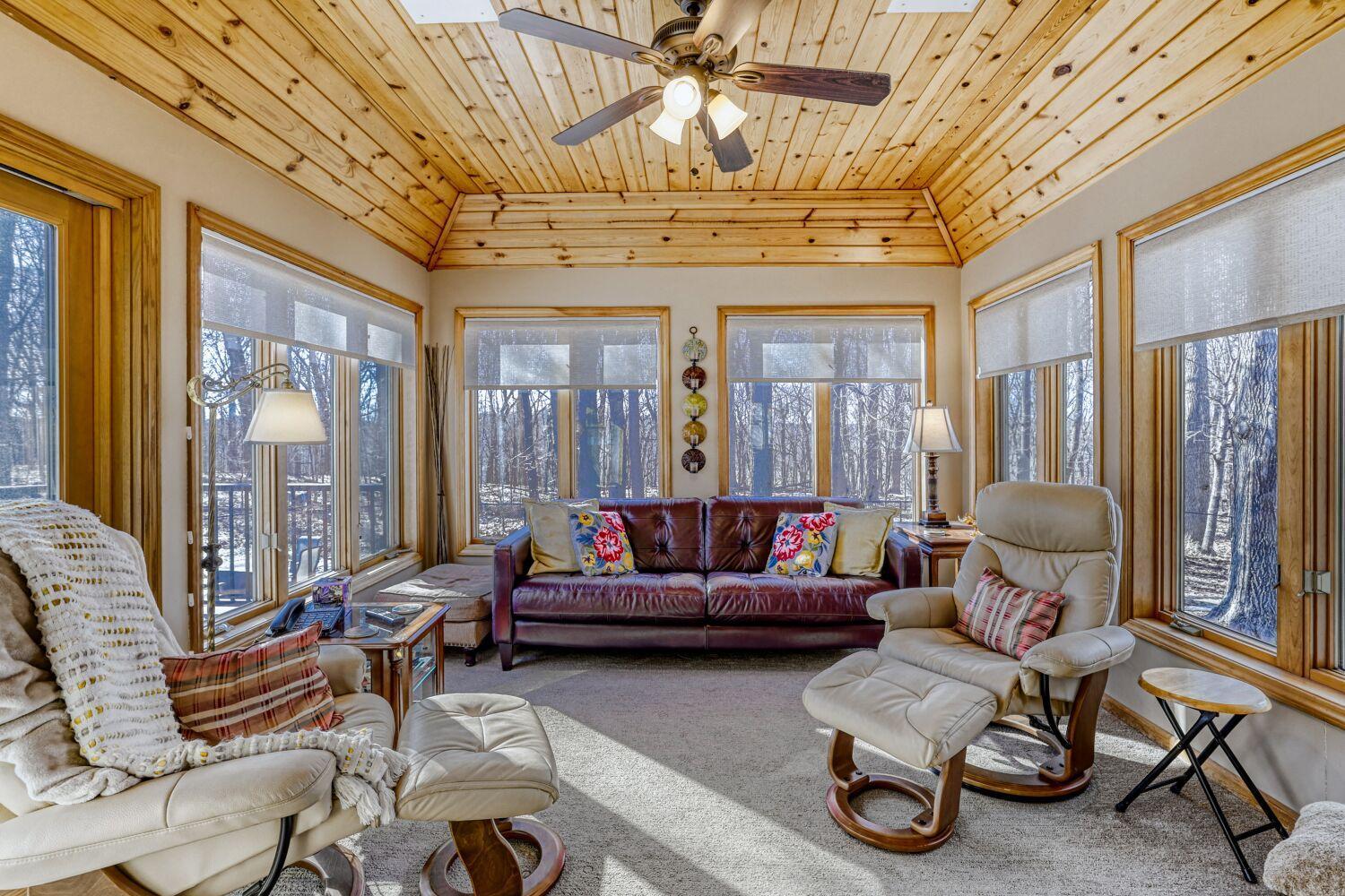 7945 Ranchview Ln N - Web Quality - 015 - 15 Family Room.jpg