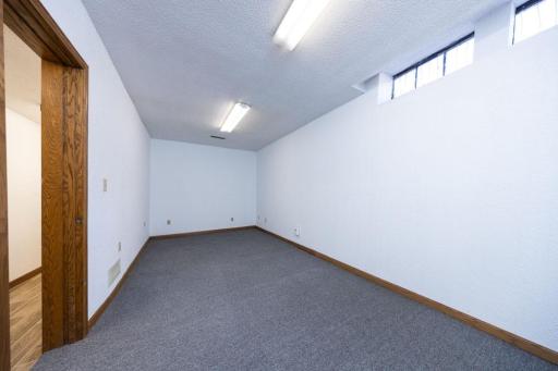 19 2nd Avenue SE, Fairfax, MN 55332