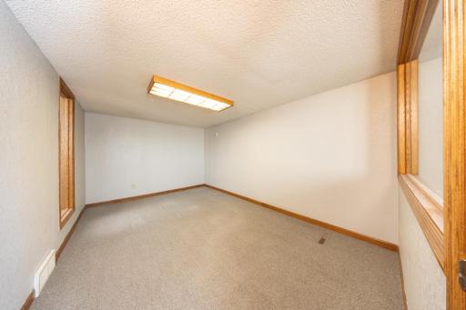 19 2nd Avenue SE, Fairfax, MN 55332