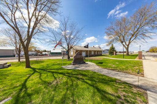 19 2nd Avenue SE, Fairfax, MN 55332