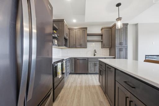 360 32nd Avenue W, 611, West Fargo, ND 58078