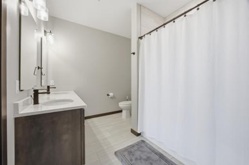 360 32nd Avenue W, 611, West Fargo, ND 58078