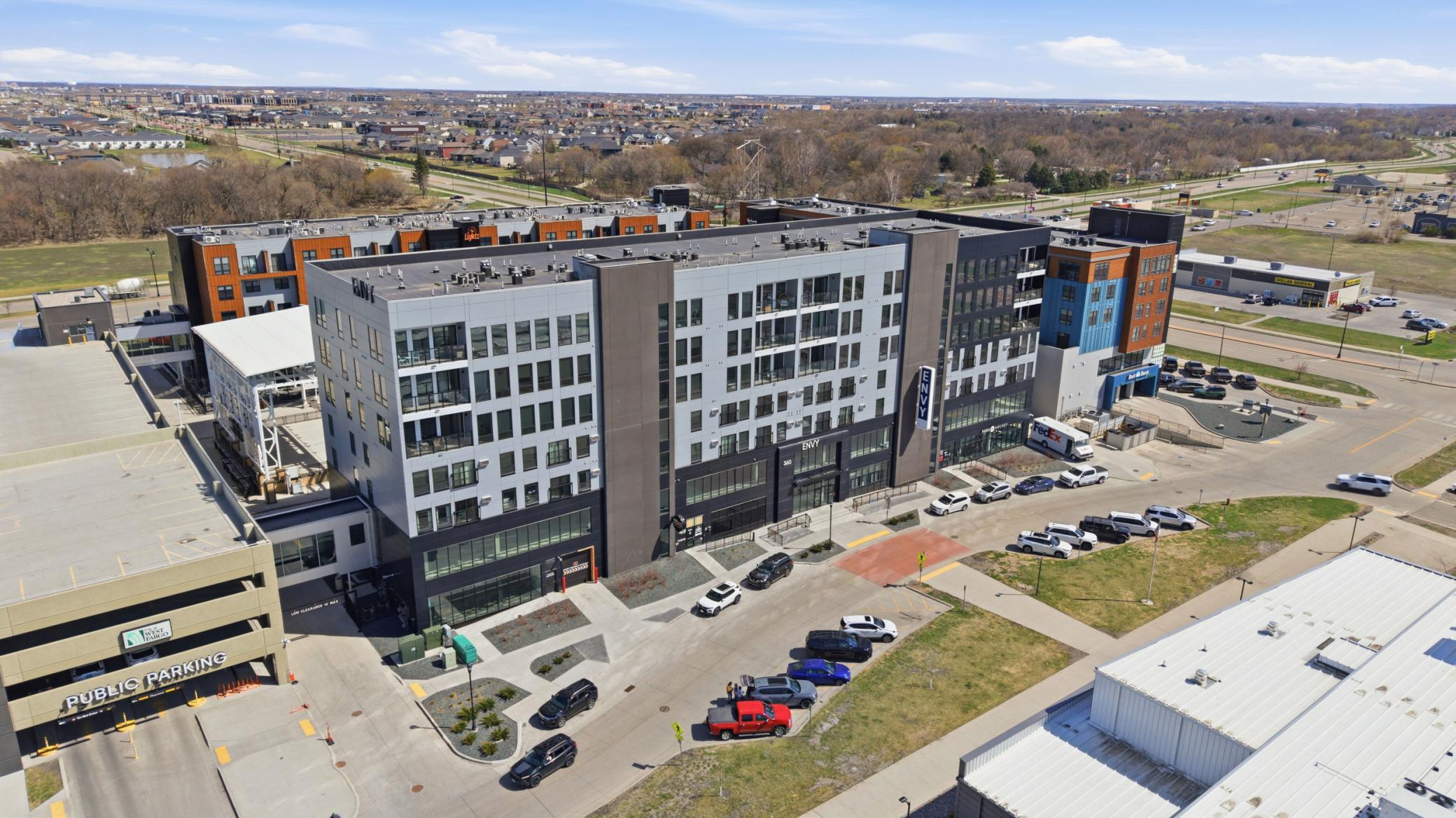 Envy - 360 32nd Ave W