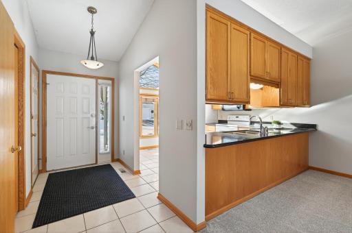 801 Southcross Drive E, Burnsville, MN 55306