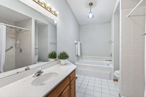 801 Southcross Drive E, Burnsville, MN 55306