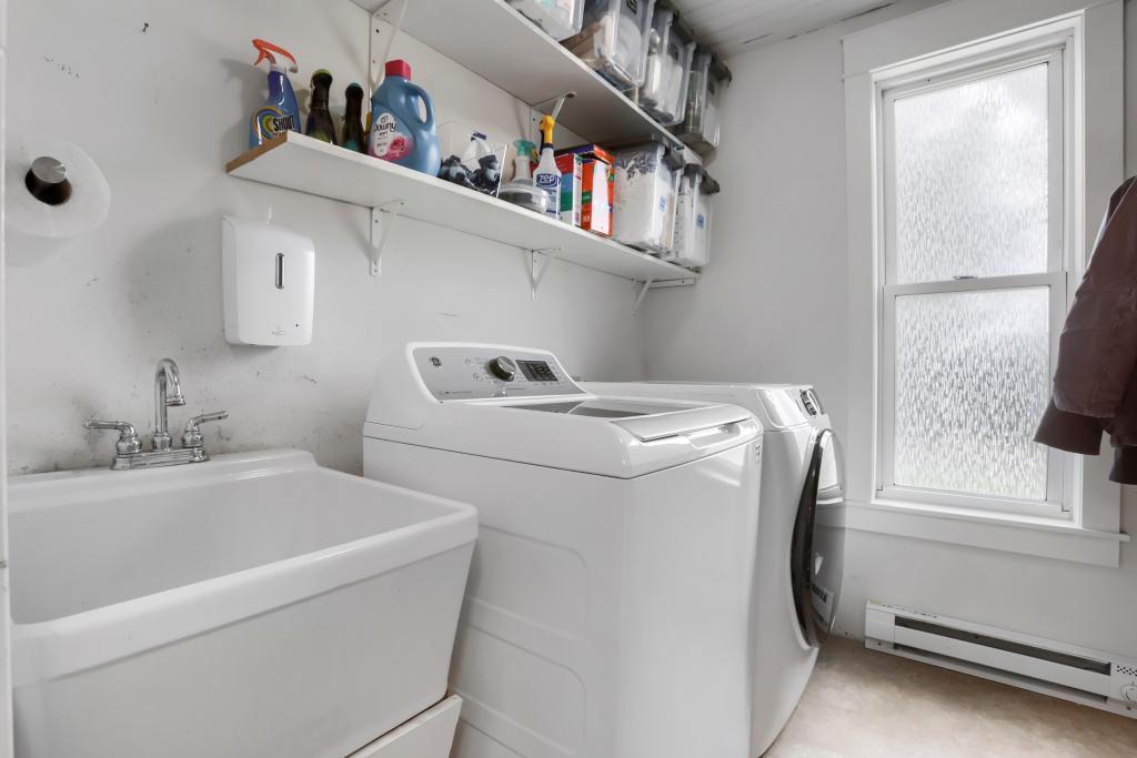 1018 7th St S - MLS Sized - 029 - 25 Laundry Room.jpg