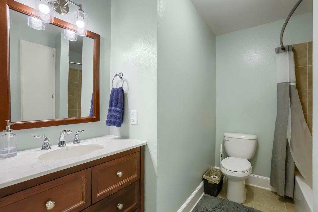 1018 7th St S - MLS Sized - 026 - 22 Primary Bathroom.jpg
