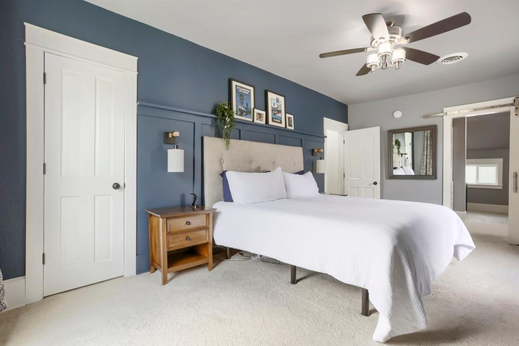 1018 7th St S - MLS Sized - 024 - 20 Primary Bedroom.jpg