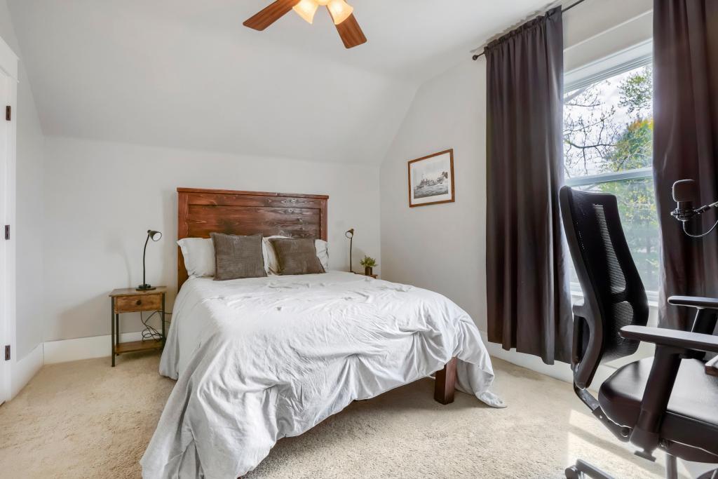 1018 7th St S - MLS Sized - 021 - 17 Primary Bedroom.jpg