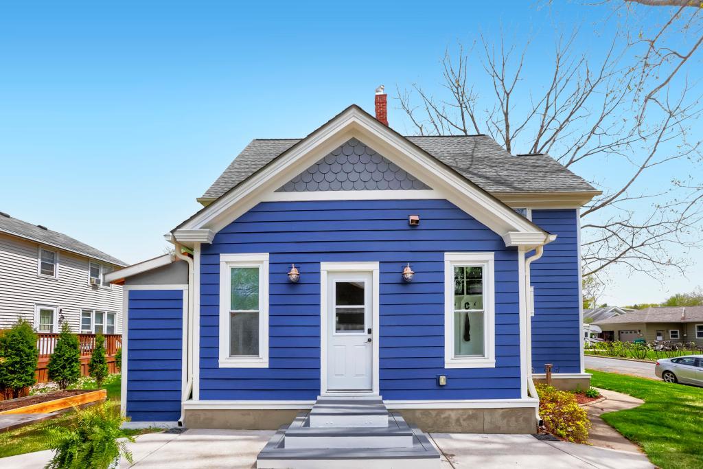 1018 7th St S - MLS Sized - 032 - 28 Exterior Rear.jpg
