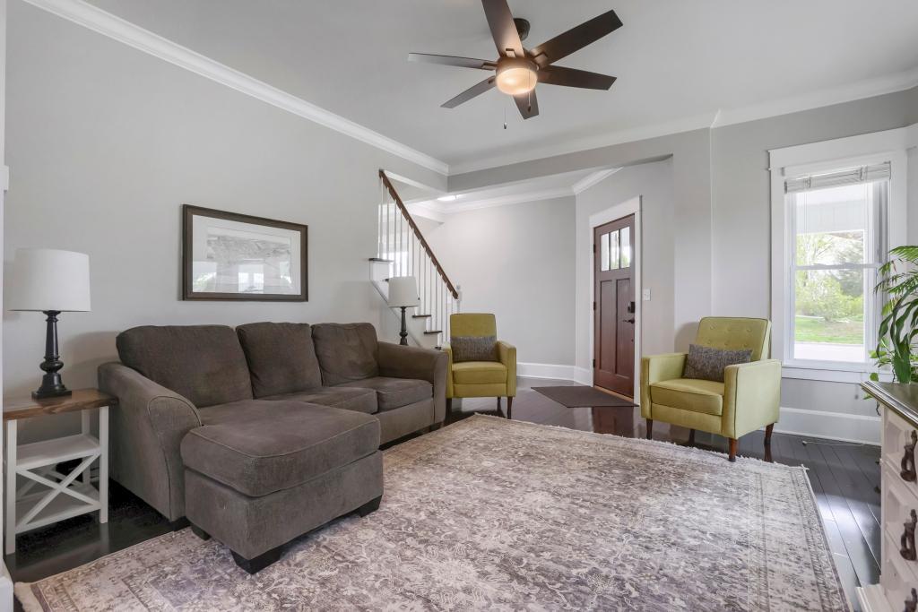 1018 7th St S - MLS Sized - 012 - 08 Living Room.jpg