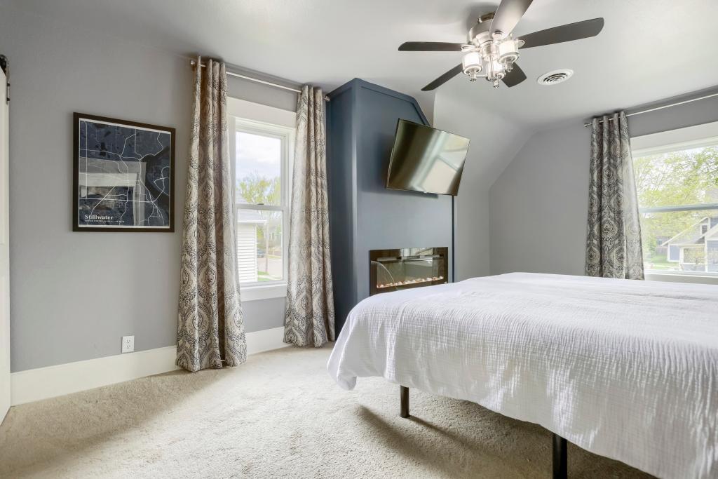 1018 7th St S - MLS Sized - 022 - 18 Primary Bedroom.jpg