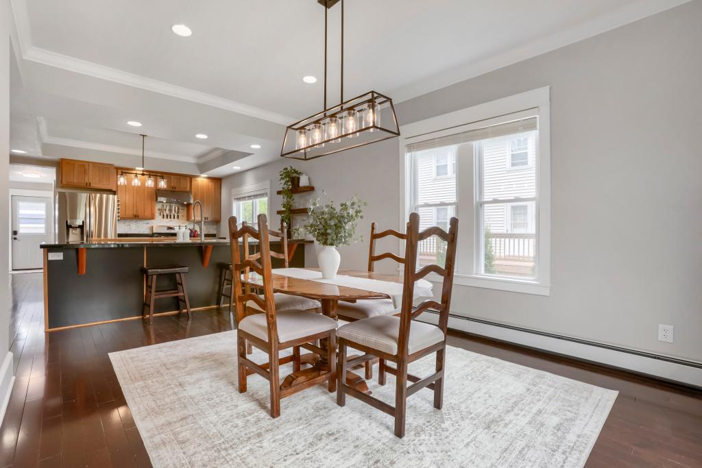 1018 7th St S - MLS Sized - 014 - 10 Dining Room.jpg