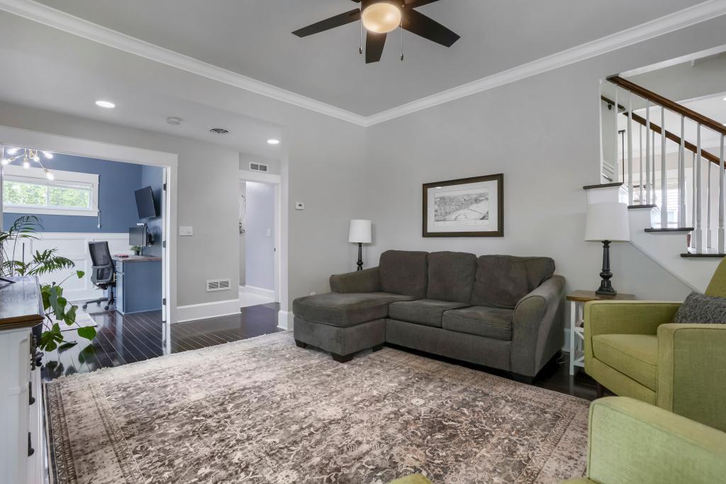 1018 7th St S - MLS Sized - 010 - 06 Living Room.jpg