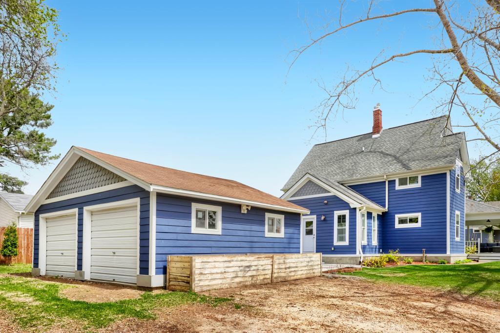 1018 7th St S - MLS Sized - 030 - 26 Exterior Rear.jpg