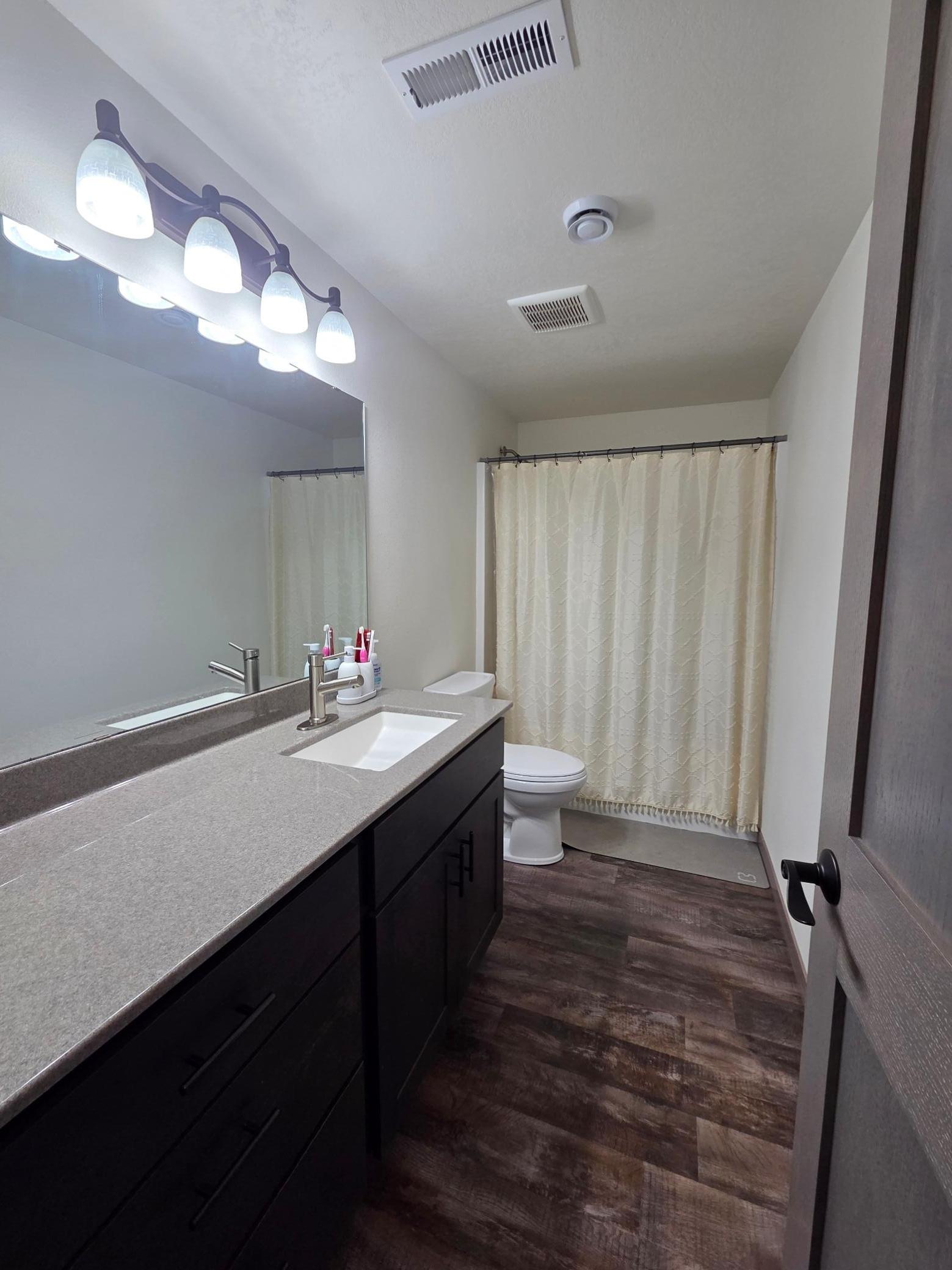 Basement Bathroom - Full Bath.jpg