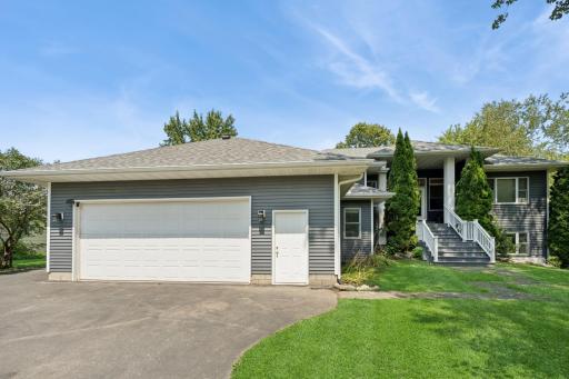 118 S Shannon Drive, Shakopee, MN 55379