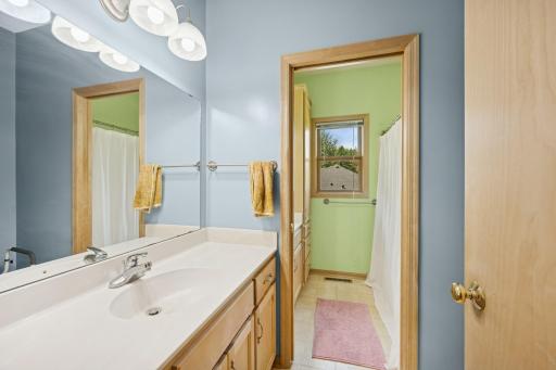 118 S Shannon Drive, Shakopee, MN 55379