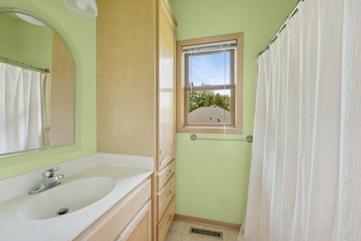 118 S Shannon Drive, Shakopee, MN 55379