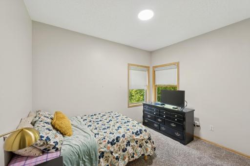 118 S Shannon Drive, Shakopee, MN 55379