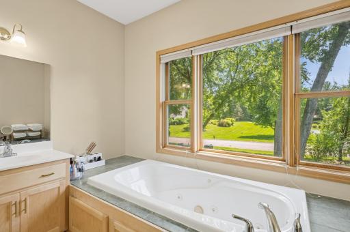 118 S Shannon Drive, Shakopee, MN 55379