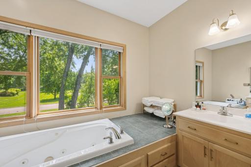 118 S Shannon Drive, Shakopee, MN 55379