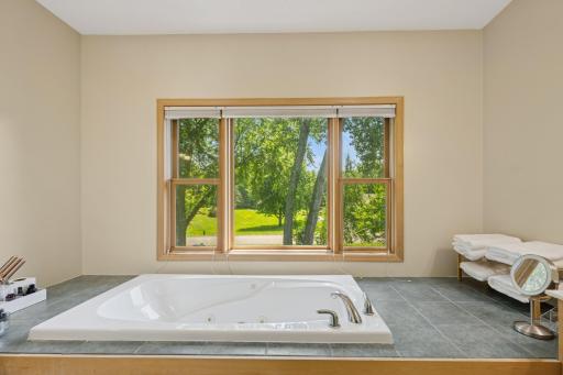 118 S Shannon Drive, Shakopee, MN 55379