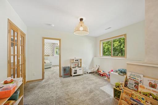118 S Shannon Drive, Shakopee, MN 55379