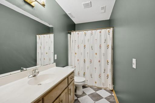118 S Shannon Drive, Shakopee, MN 55379