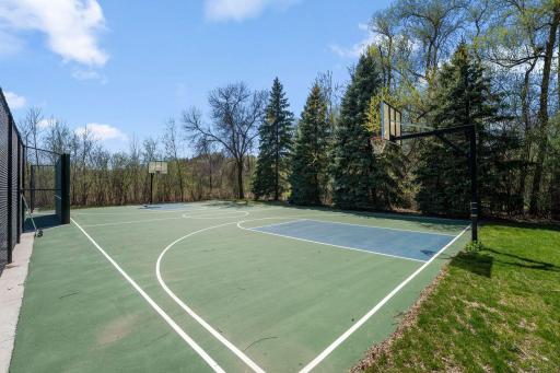 60 Deer Hills Court, Saint Paul, MN 55127