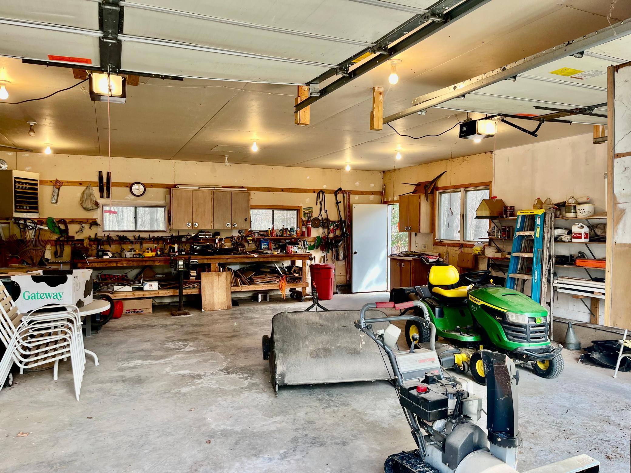 Detached 30 x 28 gar insulated