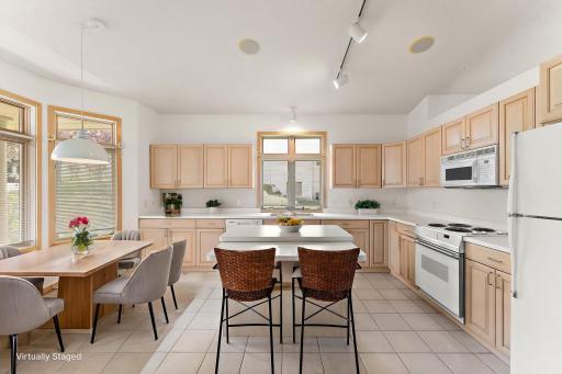 8914 Hilloway Road, Eden Prairie, MN 55347