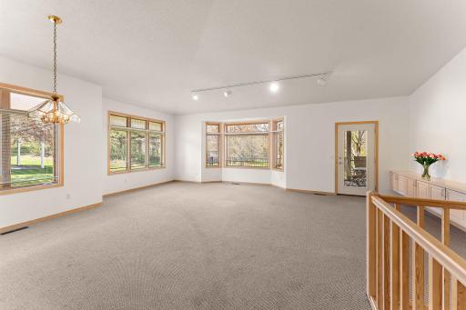8914 Hilloway Road, Eden Prairie, MN 55347