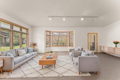 8914 Hilloway Road, Eden Prairie, MN 55347