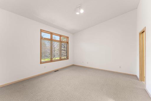 8914 Hilloway Road, Eden Prairie, MN 55347