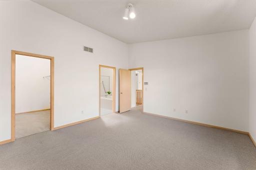 8914 Hilloway Road, Eden Prairie, MN 55347