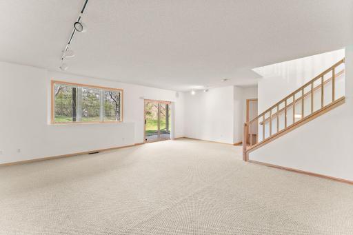 8914 Hilloway Road, Eden Prairie, MN 55347